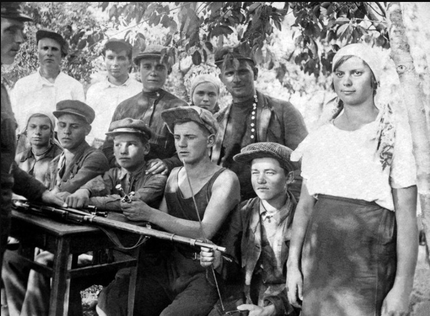 Каменка, 1934 год. Занятие в кружке «Ворошиловский стрелок»