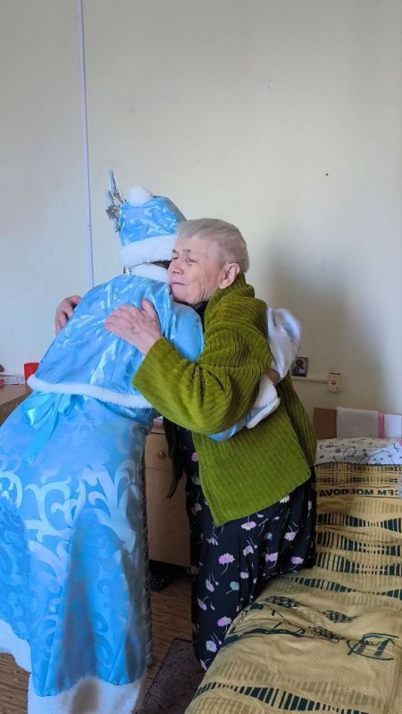 В рамках акции «Новогоднее чудо» коллектив МДОУ №55 — центра развития ребёнка «Жемчужинка» сегодня побывал в Тираспольском доме-интернате для граждан пожилого возраста и инвалидов, чтобы поздравить подопечных с наступающим...