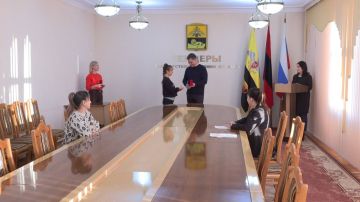 Накануне Нового года в Бендерах многодетным мамам вручили ключи от новых квартир