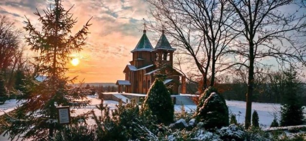 Мужской монастырь Иоанна Предтечи в Строенцах (Рыбницкий район) в лучах закатного солнца