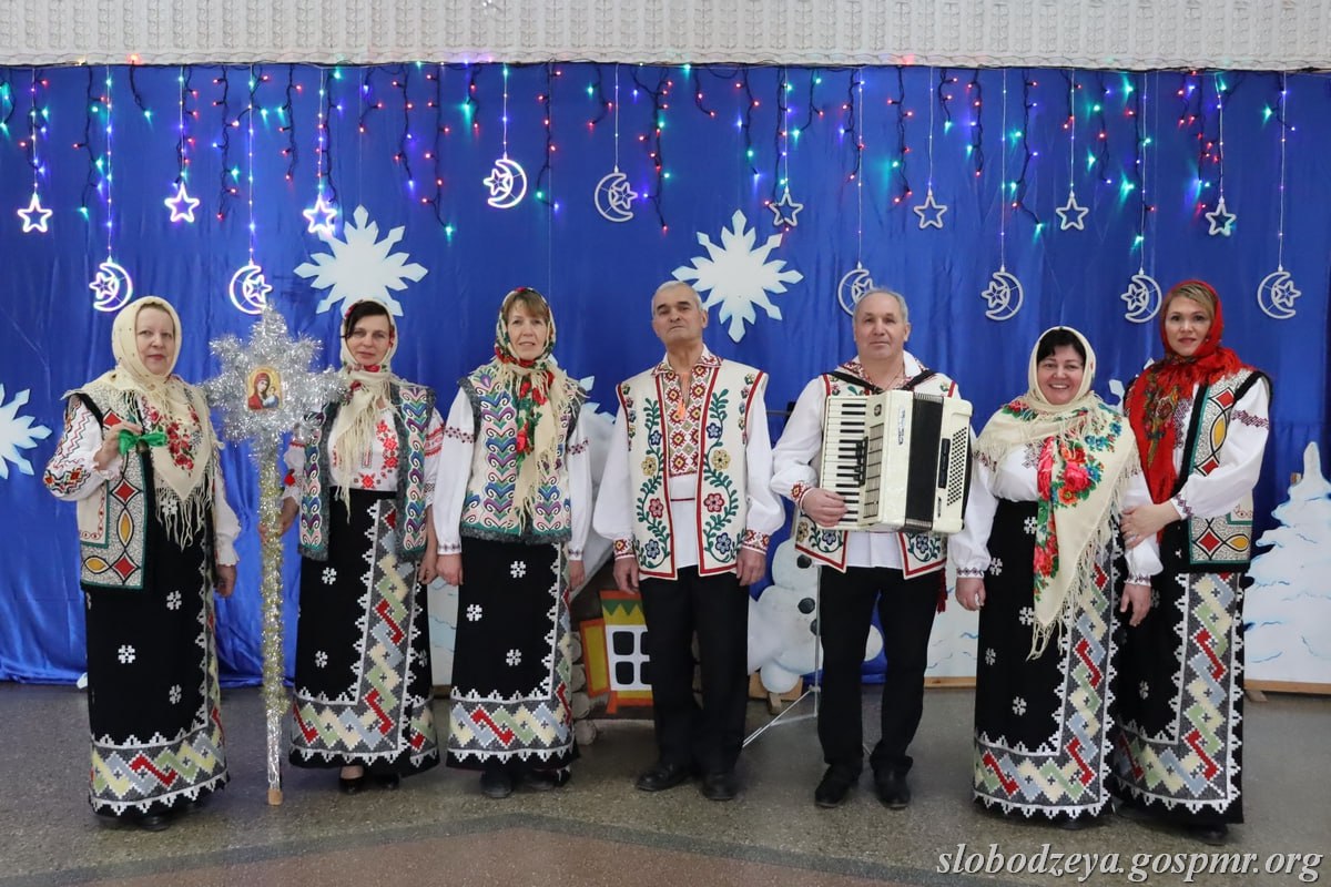 Фольклорный ансамбль «Дрэгайка» представил рождественскую программу