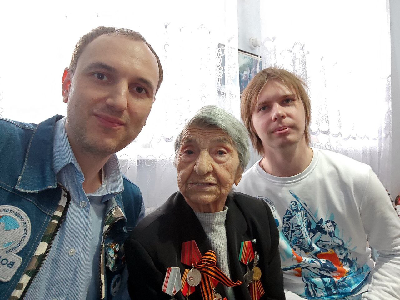 «Волонтёры Победы» поздравили с 99-летием ветерана Дарью Старых из села Спея