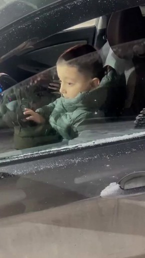 «Ну, а в чём претензия?» — невозмутимого 10-летнего пацана поймала за рулём прохожая в Ярославле