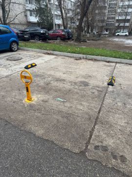 Тирасполь Ул Карла Либкнехта 72 водитель Hyundai застолбил за собой парковочное место