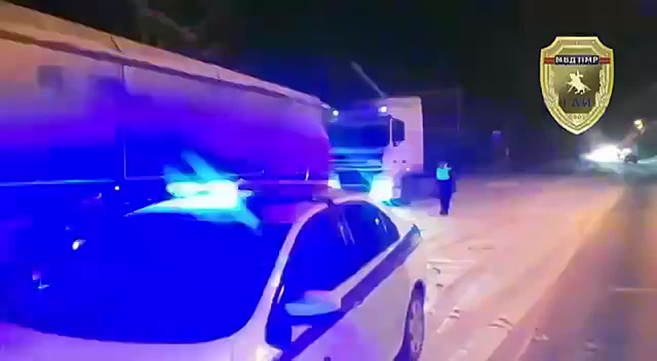 Так накануне помогли застрявшему грузовику