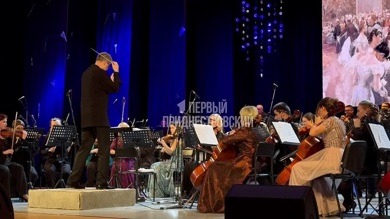 Во Дворце республики продолжается концерт симфонического оркестра