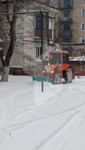 Приднестровские коммунальщики расчищают дороги от снега