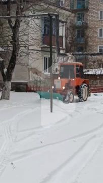 Приднестровские коммунальщики расчищают дороги от снега