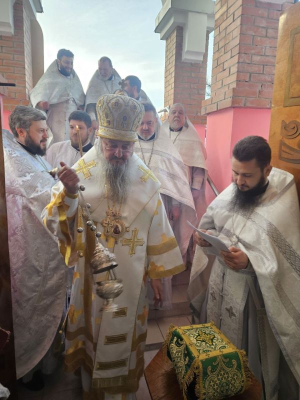 Архиепископ Тираспольский и Дубоссарский Савва сегодня в Рыбнице освятил нижний храм собора Архангела Михаила, где недавно завершились ремонтные работы