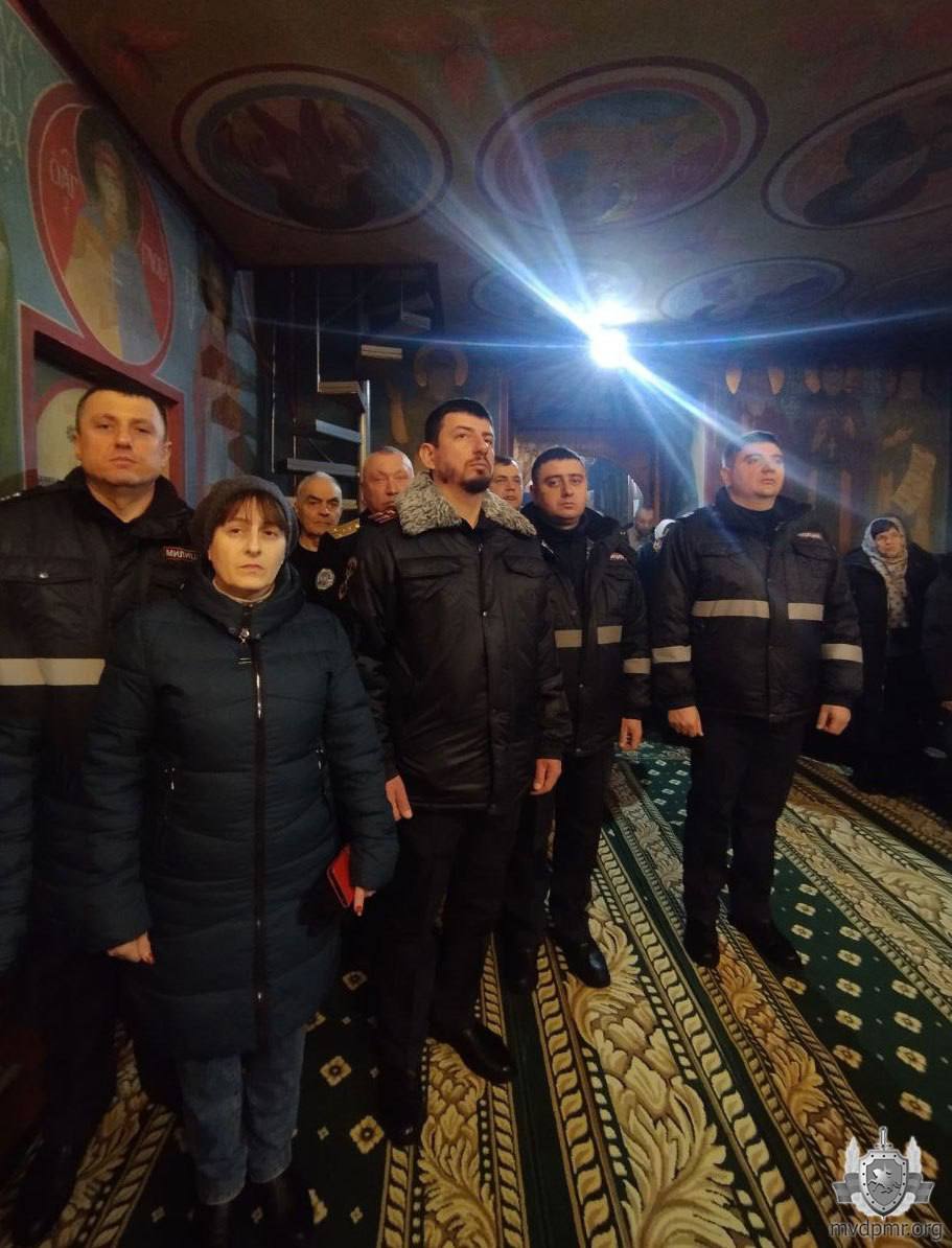 Каменские милиционеры испросили благословения у Владыки Саввы