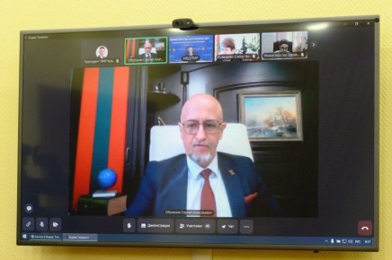 ������ ��������������� �������� � �������� � ����������