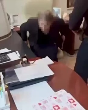 СМИ публикуют кадры обыска у Тимошенко и момент официального предъявления обвинения