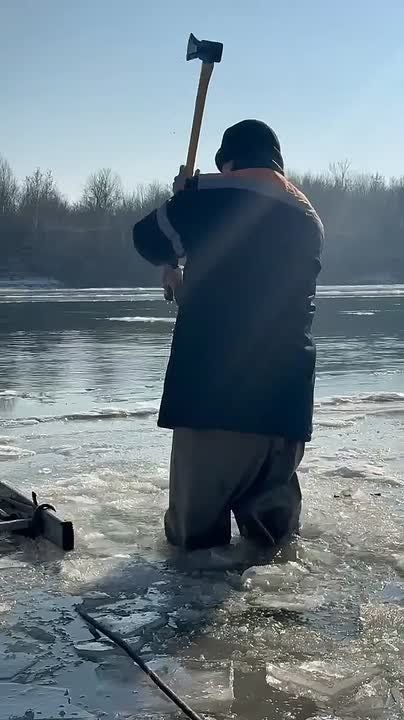 Столичный городской пляж. Водолазы и спасатели проводят комплекс мероприятий по подготовке в Крещенским купаниям