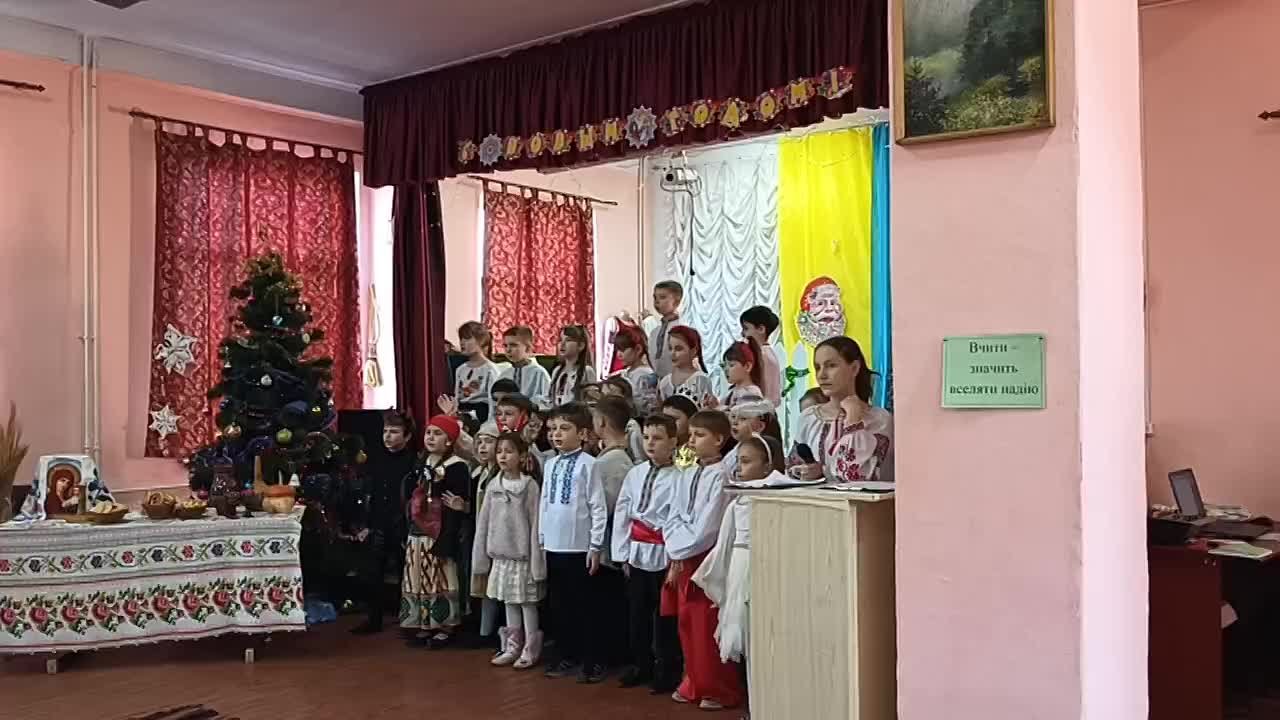 С песней и добрым словом На Старый Новый год принято колядовать, щедровать и посевать — так наши предки привлекали в дом счастье, богатство и хороший урожай. Сегодня эти традиции вспоминали в Бендерской гимназии №3. В...