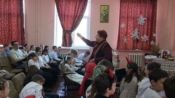 Посевает директор гимназии №3 Валентина Боднар