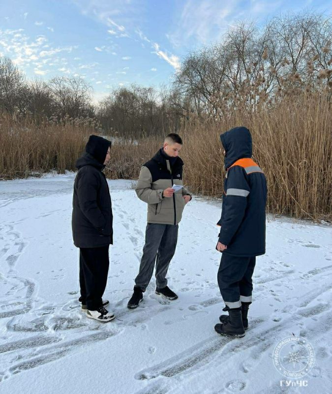 Замёрзшее озеро «Дружбы народов» в Бендерах — под контролем спасателей