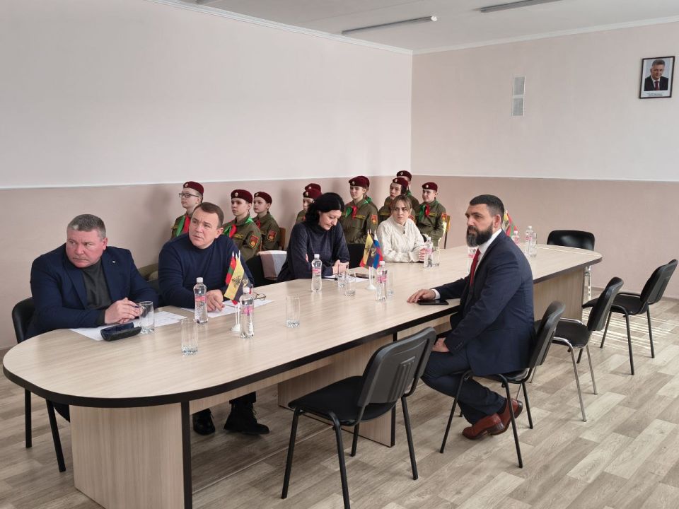 В Бендерах в режиме онлайн провели Международную военно-спортивную игру «Юный патриот 2025» Мероприятие объединило юнармейцев из Бендер и Нижнего Новгорода, укрепив побратимские связи двух городов и интерес молодёжи к...