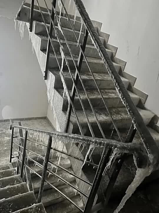 Ничего необычного, просто киевский подъезд