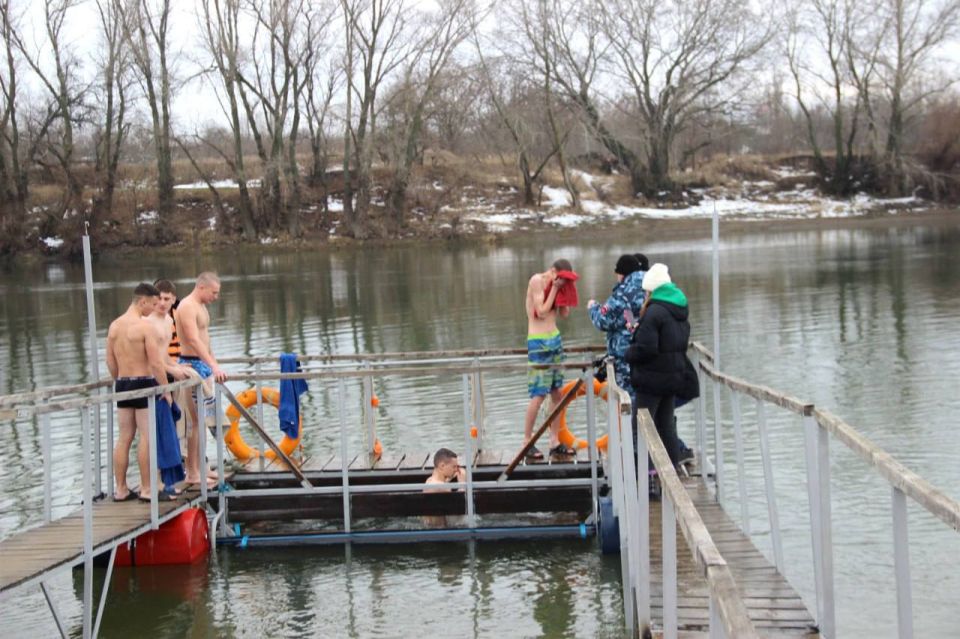 Сегодня с 18:00 спасатели заступят на дежурство у 12 купелей по всей республике