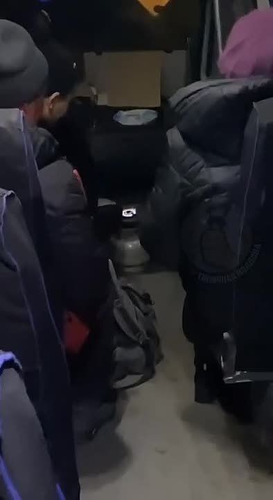 Молдавский маршрутчик отапливает салон газовой горелкой