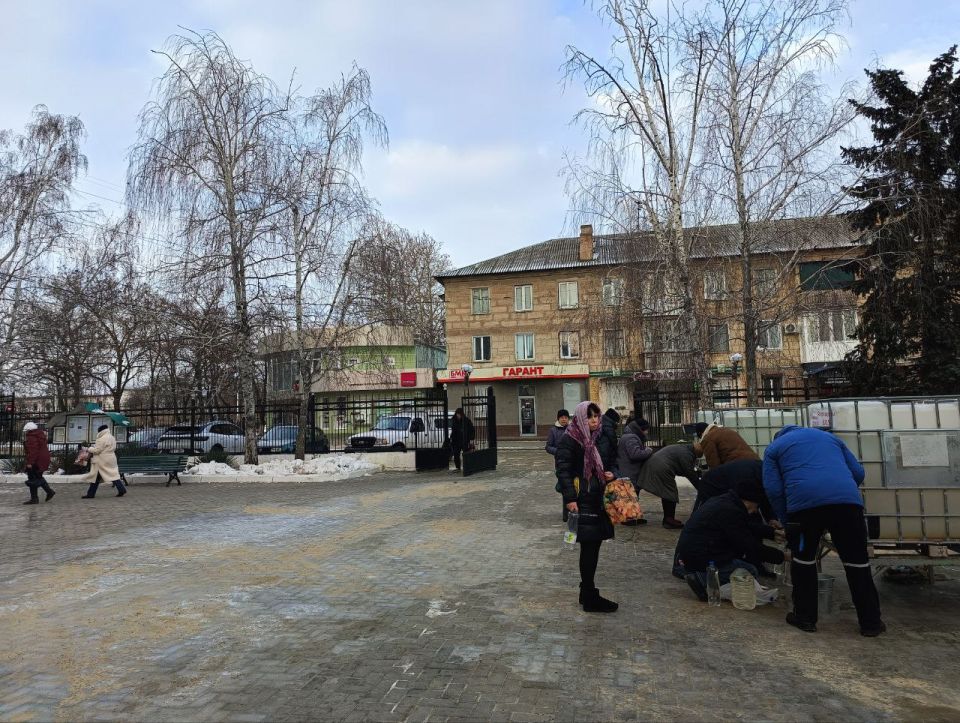 Десятки бендерчан пришли за освященной водой в Преображенский собор Накануне там состоялось первое в этом году освящение воды