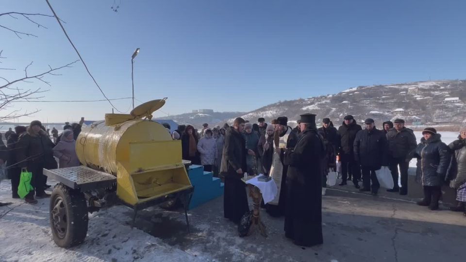 Сегодня, 19 января, в праздник Крещения Господня на набережной р.Днестр состоялось великое освящение воды