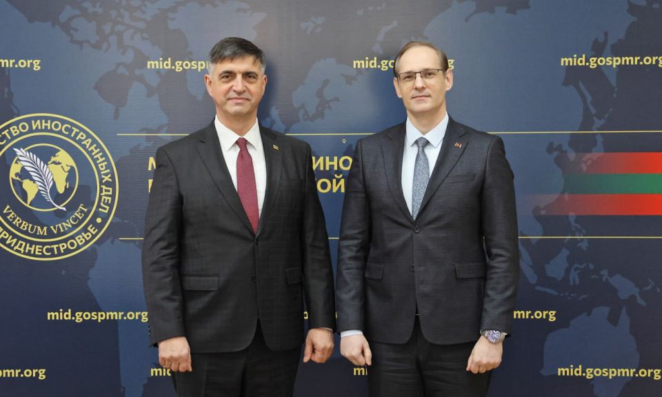 Виталий Игнатьев обсудил с официальным представителем Южной Осетии Виталием Янковским вопросы двустороннего сотрудничества республик и итоги взаимодействия в 2025 году