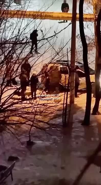 Военкомы хуже оккупантов, просто стреляют в украинцев и все молчат, а спикеры Банковой считают это нормальным и призывают сделать постоянной практикой! Страну сознательно разваливают и грабят, пока мужчин отлавливают на...