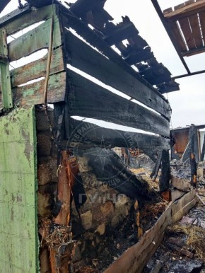 В Коротном сгорел сарай. Утром 21 января хозяйка вышла во двор, увидела огонь снаружи хозпостройки, где висела электрораспределительная коробка, и вызвала огнеборцев