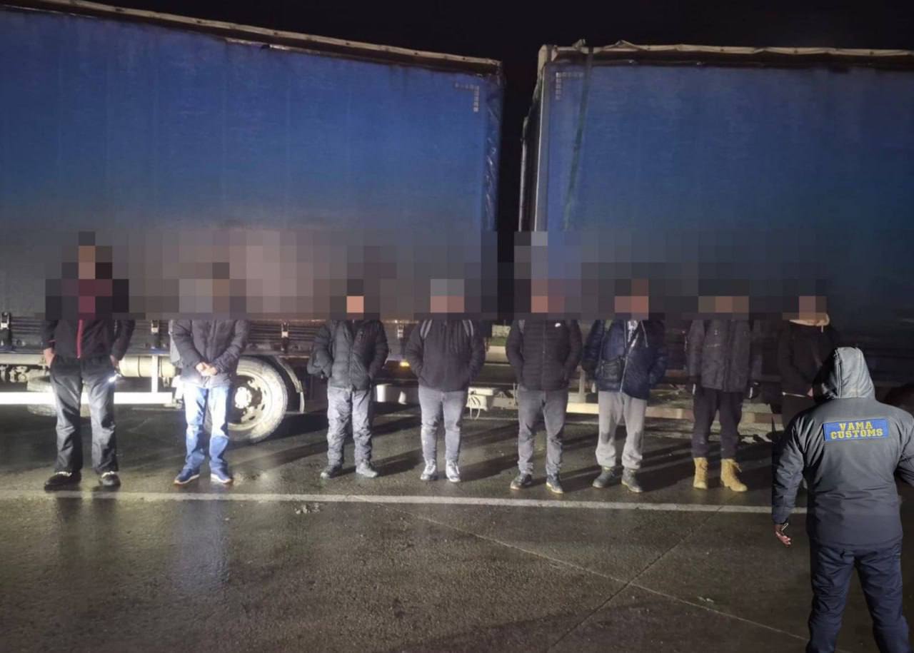 Груз с сюрпризом: 8 украинцев обнаружены в фуре на таможне «Паланка»