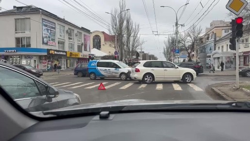 ДТП у счастливого мира. Движение затруднено