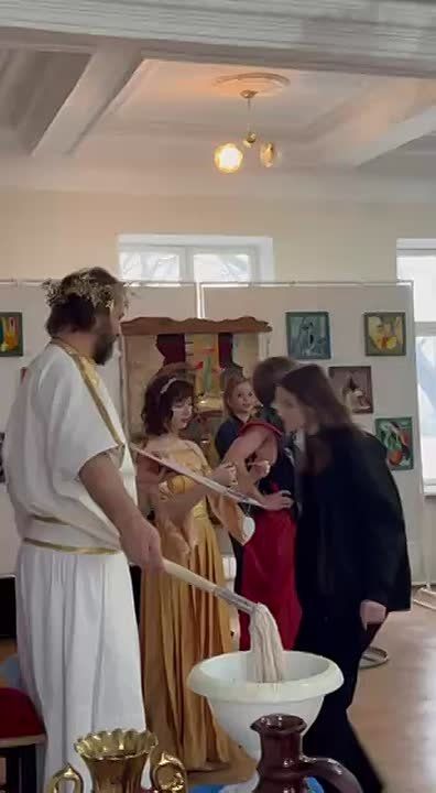 Целовать палитру со свежими красками и окропиться водой из чаши трудолюбия и таланта