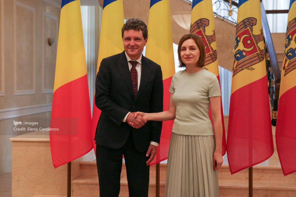 Пластинку заело. Карманный президентик Румынии Никушор Дан в очередной раз напомнил нам о "суверенной воле" и европейском пути Молдовы