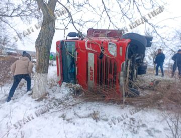 Не справился с управлением фурой на скользкой дороге