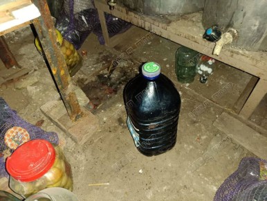 В подвал – за вином, из подвала – с уголовным делом
