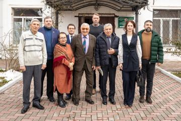 «Скажи, какой ты след оставишь? След, чтобы вытерли паркет и посмотрели косо вслед, или незримый прочный след в чужой душе на много лет?» - спрашивал когда-то современников советский поэт Леонид Мартынов