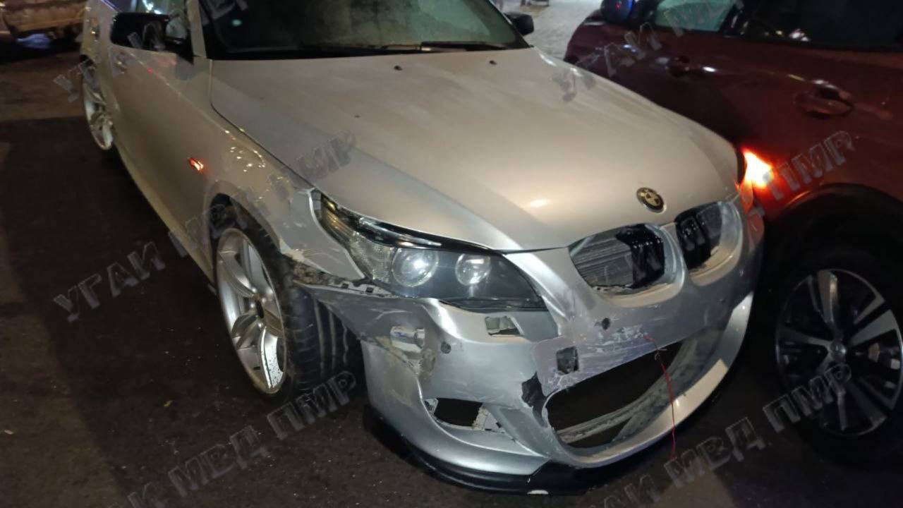 Повредила четыре припаркованных автомобиля