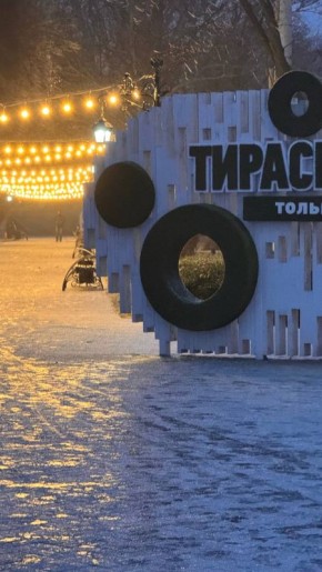 На тротуарах в городе очень скользко