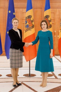 Пресс-секретарь президента РФ Дмитрий Песков заявил, что ни Россия, ни США не намерены обсуждать что-либо с главой евродипломатии Каей Каллас