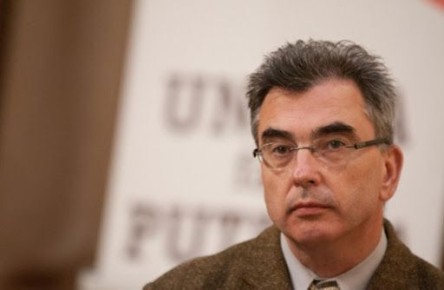 Румынский сенатор и доктор экономики Петришор Пею оценил стоимость гипотетической унири Молдовы с Румынией примерно в 400 миллиардов долларов за 20 лет, сравнив процесс с объединением Восточной и Западной Германии