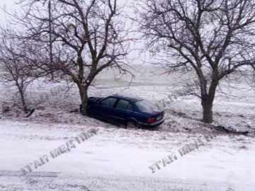 На скользкой трассе Днестровск — Первомайск не удержался «БМВ»