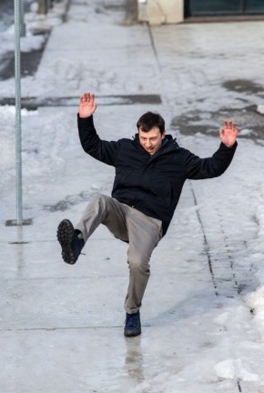 Минздрав: накануне в столичный травмпункт обратились 58 человек, сегодня – уже 10. В основном это те, кто поскользнулся и упал на гололеде