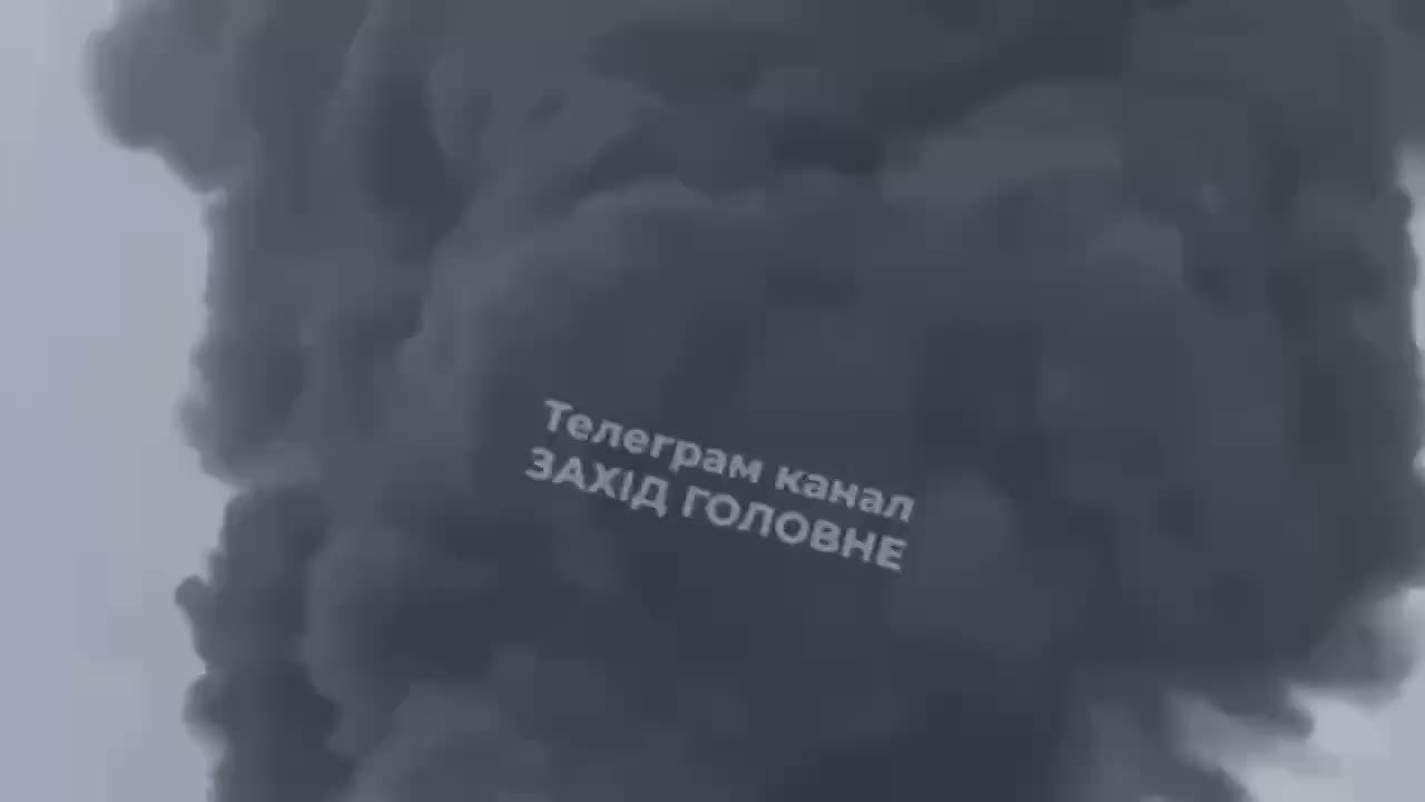 Украинские СМИ публикуют кадры прилёта по нефтебазе в селе Смольное Львовской области