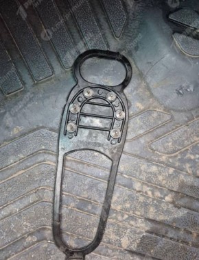 Кишиневцы справляются с гололедом, как могут