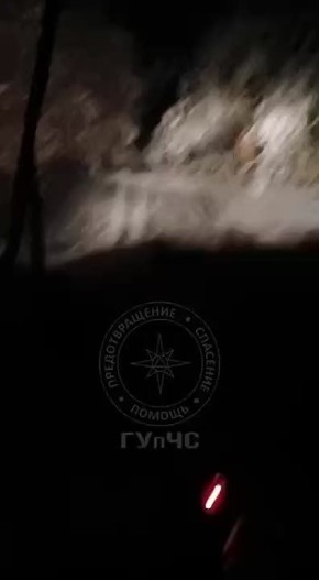 Работа без остановки. В темноте на дороге между сёлами Плоть и Советское Рыбницкого района спасатели и сотрудники ЕРЭС завершили ремонт ЛЭП там, где произошли аварии