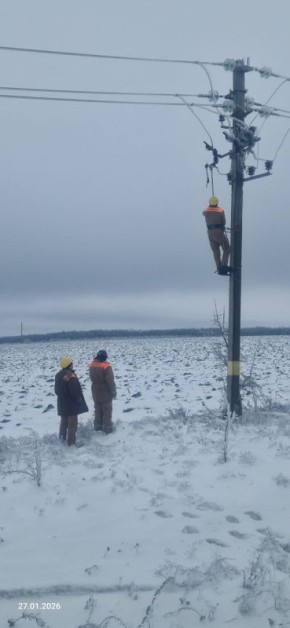 В Каменском районе энергетики работают в усиленном режиме: устраняют обрывы, выезжают на труднодоступные участки и оперативно восстанавливают электроснабжение