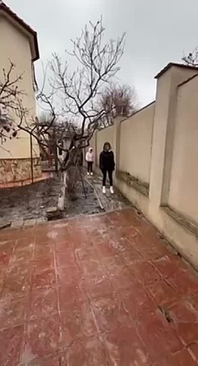 Похоже, в Приднестровье начался челлендж: выйди на коньках к себе во двор