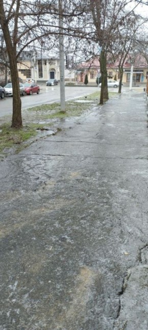 Сегодня гололед усилился. На улицах просто каток