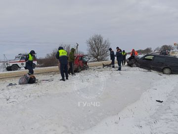 Серьёзное ДТП произошло сегодня на выезде из Рыбницы в сторону села Гидирим – столкнулись две иномарки