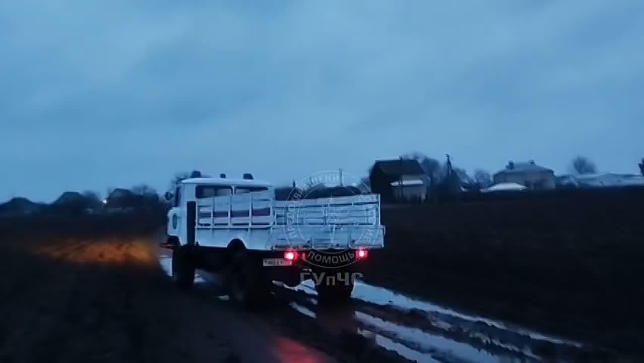 В Бендерах спасатели вытащили из грязи «Жигули»